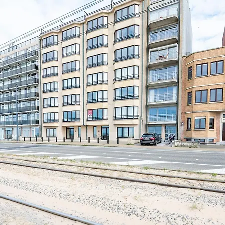 Beautiful With Sea Views And Parking Apartment